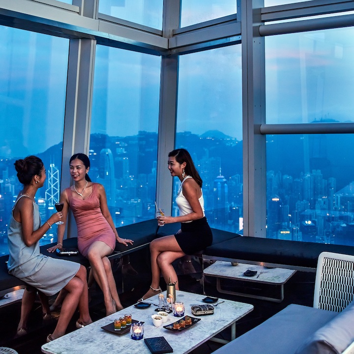 ozone rooftop bar the ritz carlton international commerce centre harbour view tsim sha tsui 