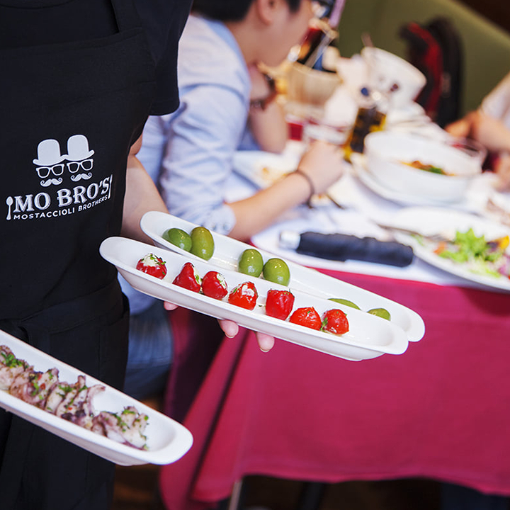 food at mo bros, pet friendly restaurant in hong kong