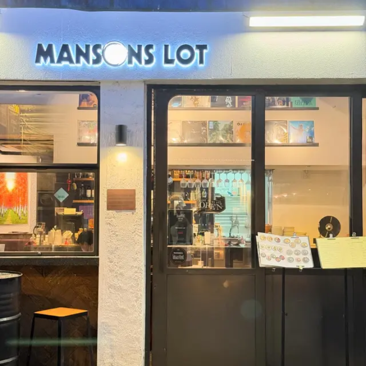 Mansons Lot Australian Coffee shop with all day breakfast