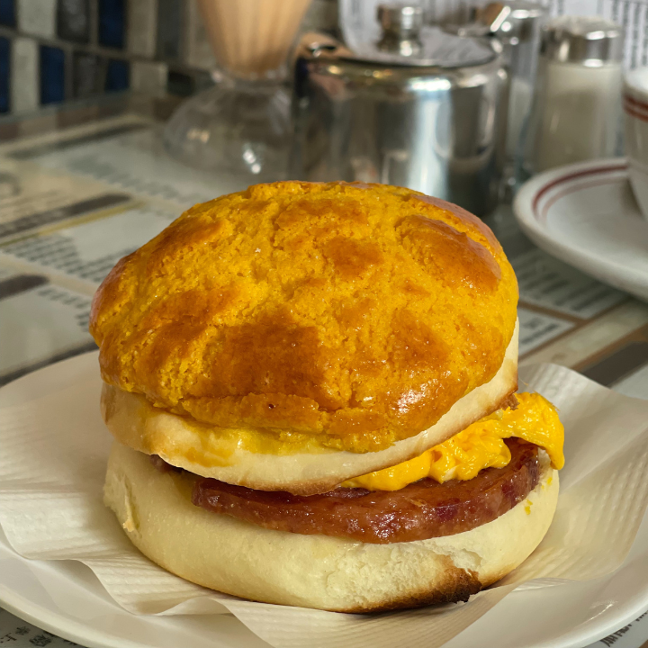 Sassy’s Guide To The Real Hits, Misses & Must-Try Bites In Hong Kong Cheung Hing Coffee Shop Happy Valley Pineapple Bun