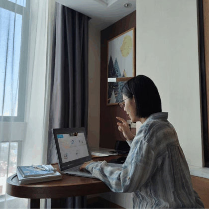 Linguabox online flexible mandarin and cantonese classes girl learning chinese on her computer